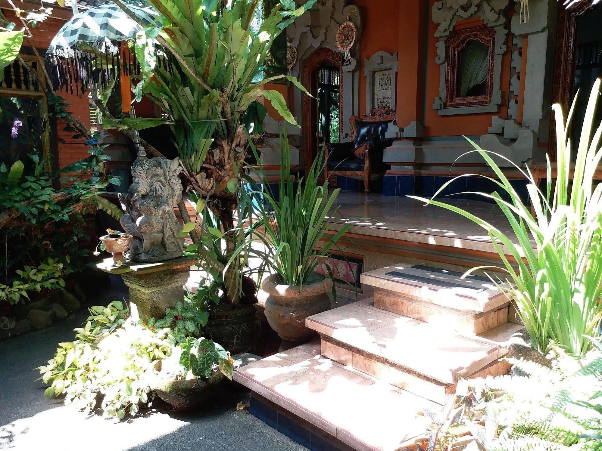 Praety Home Stay Ubud  Exterior photo
